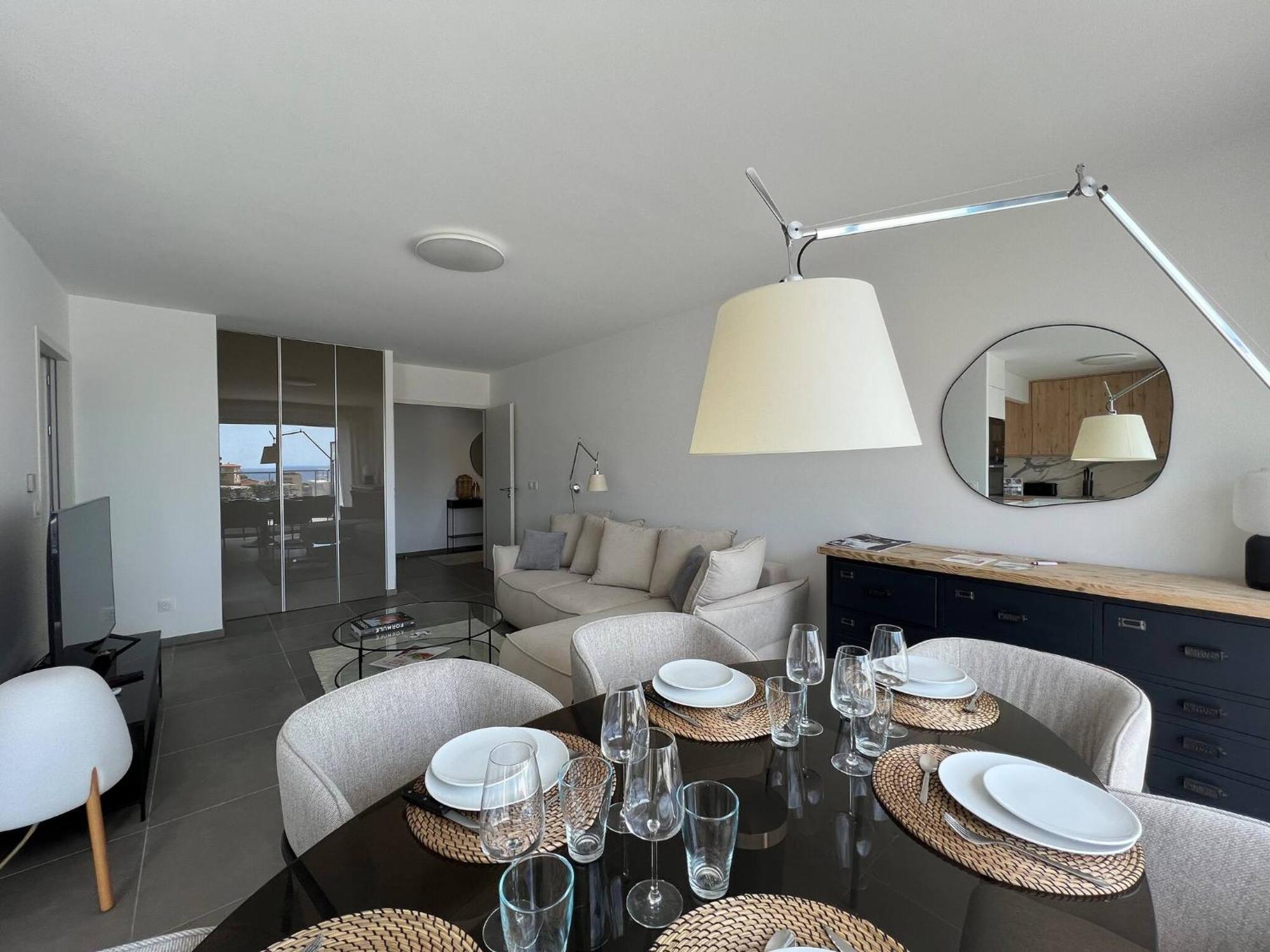Sun Paradise Seaview&terrace Parking&pool Apartment